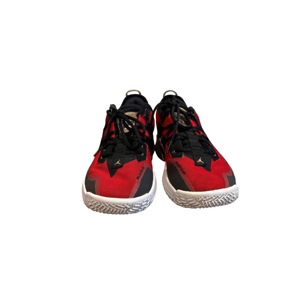 Jordan dominate court